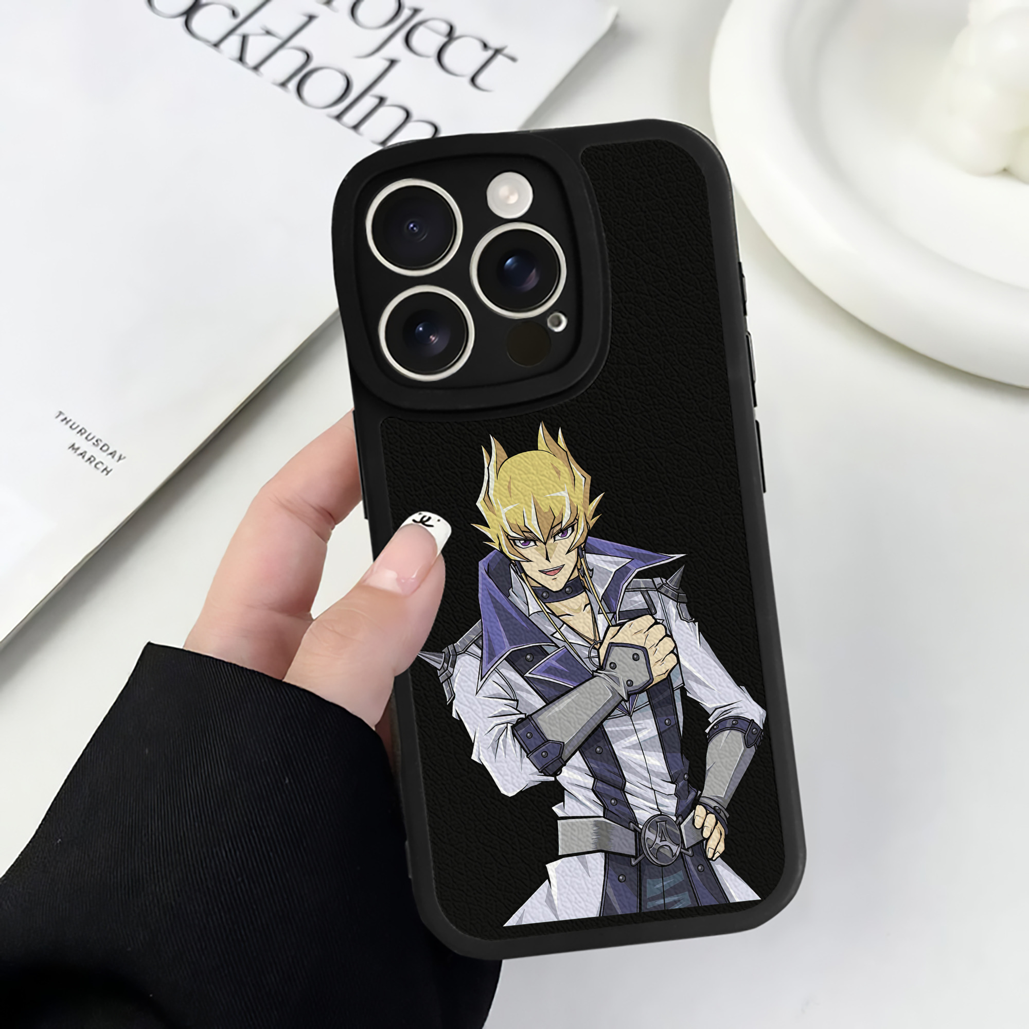 （画像用） 遊☆戯☆王 Yu-Gi-Oh! 【iPhone 16シリーズ対応】シリコンスマホケース（レザー調） 材質：シリコン